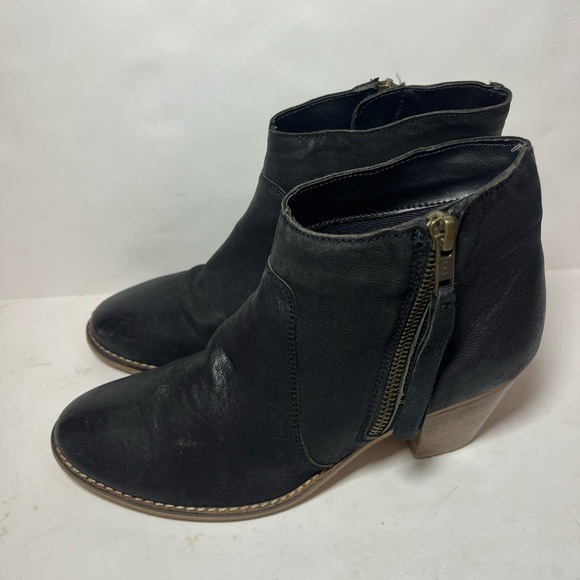 Urban Outfitters Faye Leather Distressed Boot Black Zipper SZ 7 - Picture 2 of 13